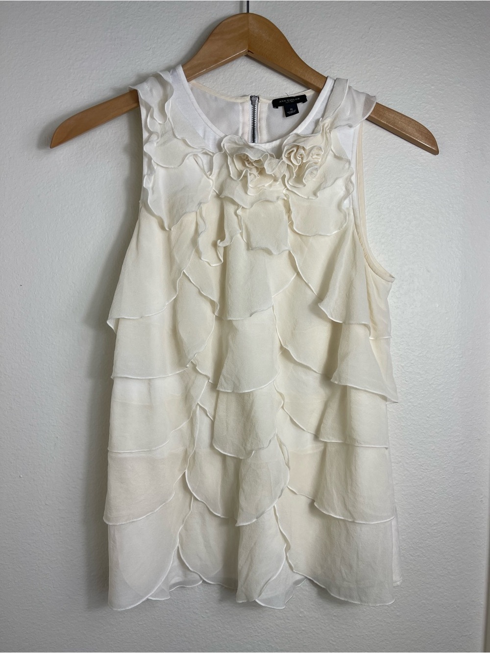 Ann Taylor Cream Tiered Ruffle Chiffon Sleeveless Blouse Rosette Accent Small
